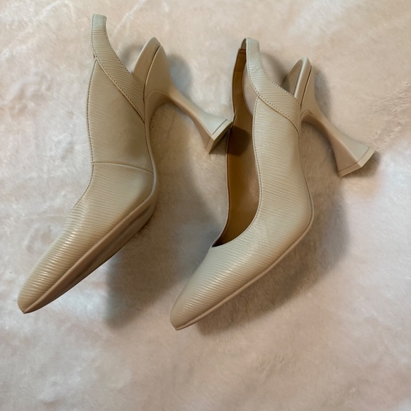 Vionic Slingback heels Size 10, Worn once!  Both Black and Beige - Picture 3 of 12